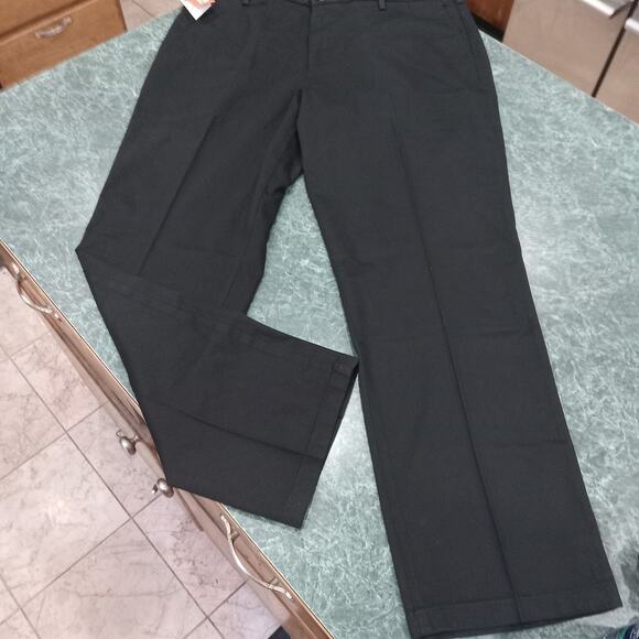 Dockers Signature Khaki Mens Pants 40x32 Black Classic Fit Flat Front NWT New - Picture 1 of 11